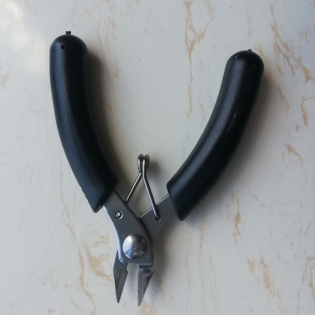 Ergonomic Diagonal Pliers for  - Badminton Field review and price